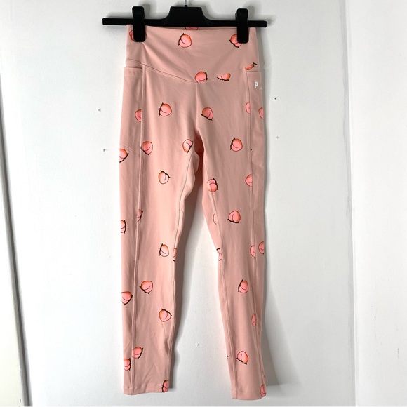 PINK Victoria’s Secret Ultimate Peach Leggings - Picture 2 of 9